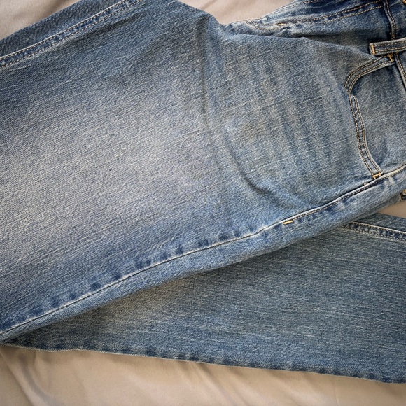 Old Navy Women’s Light Blue Straight-Leg Jeans - Picture 6 of 7